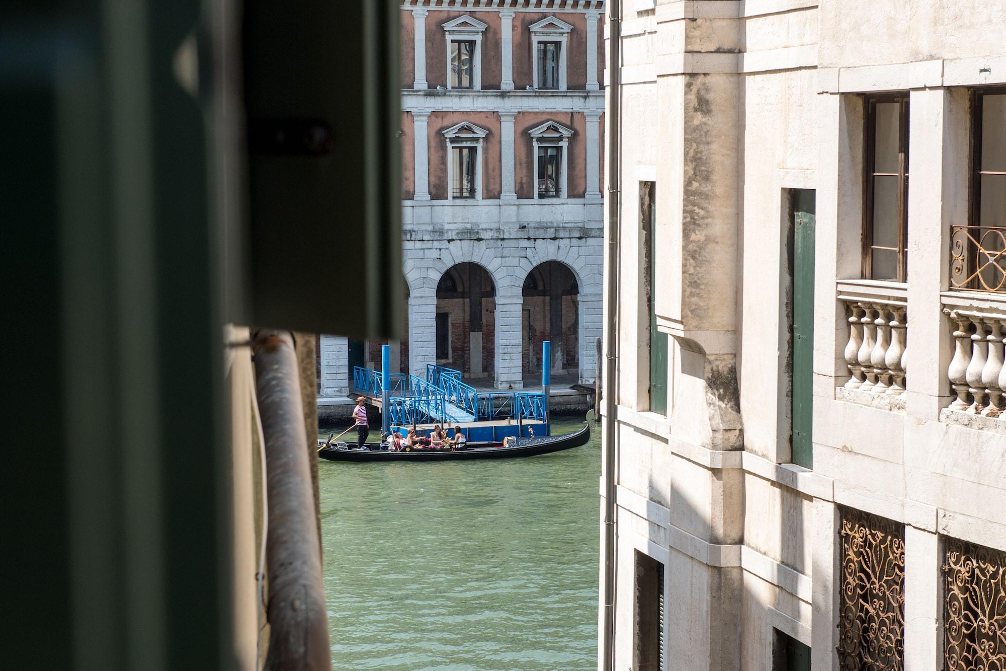 Locanda Leon Bianco On The Grand Canal Venice Exterior photo